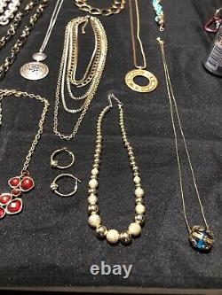 Lot de bijoux vintage à aujourd'hui, signé et non signé, lot de 43 pièces