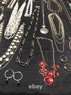 Lot de bijoux vintage à aujourd'hui, signé et non signé, lot de 43 pièces