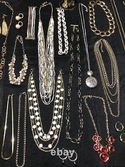 Lot de bijoux vintage à aujourd'hui, signé et non signé, lot de 43 pièces