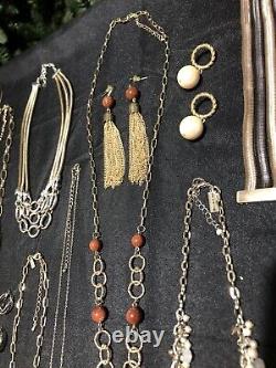 Lot de bijoux vintage à aujourd'hui, signé et non signé, lot de 43 pièces