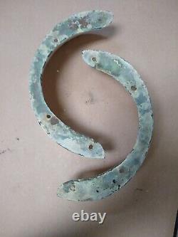 PAIRE ! Protège-éclaboussures de remplissage de carburant en bronze pour Chris Craft Vintage. Actuellement peints.