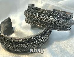 Paire De Vintage De Silver Sterling Bracelets De Cuffs Lourds Fabriqués À La Main