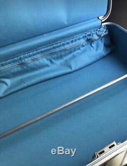 Paire De Vintage Zéro Halliburton En Aluminium Avec Suitcases Peacock Doublure Bleu