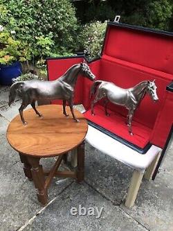 Paire assortie de figurines de chevaux de course en argent massif sterling vintage de 4148.8 gr