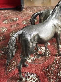 Paire assortie de figurines de chevaux de course en argent massif sterling vintage de 4148.8 gr