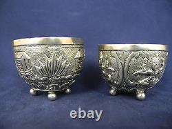 Paire de bols à épices en argent repoussé vintage oriental sur pied