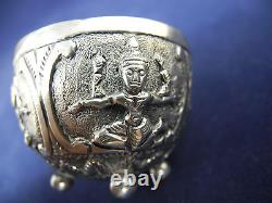 Paire de bols à épices en argent repoussé vintage oriental sur pied