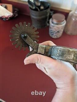 Paire de bottes western anciennes avec incrustations d'argent (non marquées)