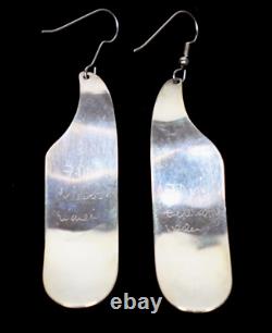 Paire de boucles d'oreilles anciennes en argent sterling signées Francis Dick de la côte nord-ouest.