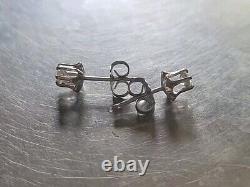 Paire de boucles d'oreilles vintage en or blanc 14 carats et diamants de 10 points