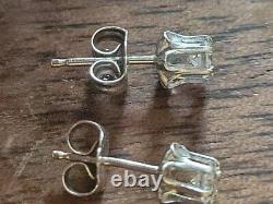 Paire de boucles d'oreilles vintage en or blanc 14 carats et diamants de 10 points