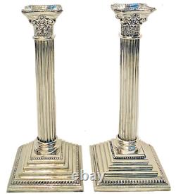 Paire de bougeoirs Corinthiens en argent plaqué, vintage, avec colonnes, pour bougies.