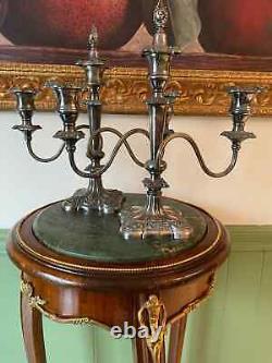 Paire de bougeoirs en argent plaqué de style vintage signés pour la décoration de la maison