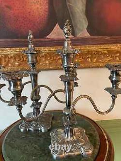 Paire de bougeoirs en argent plaqué de style vintage signés pour la décoration de la maison