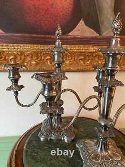 Paire de bougeoirs en argent plaqué de style vintage signés pour la décoration de la maison