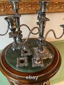 Paire de bougeoirs en argent plaqué de style vintage signés pour la décoration de la maison