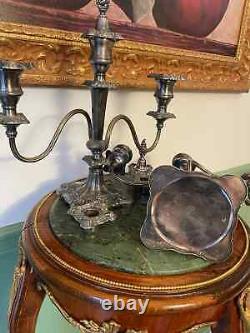 Paire de bougeoirs en argent plaqué de style vintage signés pour la décoration de la maison