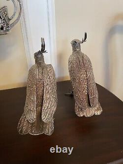 Paire de bouteilles carafes de table en argent sterling articulées représentant des faisans anciens