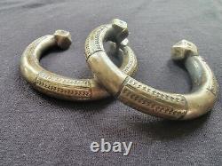 Paire de bracelets en argent vintage assortis de 236 grammes