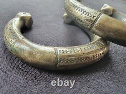 Paire de bracelets en argent vintage assortis de 236 grammes