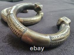 Paire de bracelets en argent vintage assortis de 236 grammes