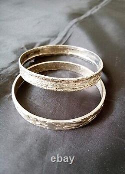 Paire de bracelets jonc en argent sterling ancien avec motif gravé à la main