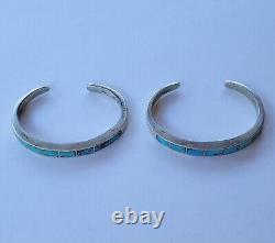 Paire de bracelets vintage en argent et turquoises incrustées, de taille petite