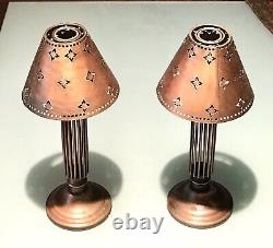 Paire de candélabres de style vintage en laiton antique avec figurines porte-bougies 13H