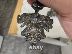 Paire de candélabres figuratifs en métal argenté vintage sur base, non marqués