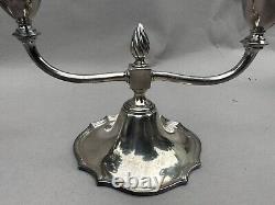 Paire de chandeliers à deux bras en argent plaqué vintage.