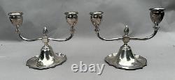 Paire de chandeliers à deux bras en argent plaqué vintage.