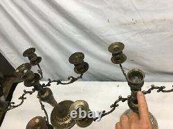 Paire de chandeliers en candelabre de la compagnie International Silver Co, pièce maîtresse ornée.