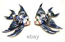 Paire de clips en fourrure en émail de poisson vintage avec strass métalliques bleus, verts et blancs avec des yeux en cabochon.