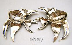 Paire de clips en fourrure en émail de poisson vintage avec strass métalliques bleus, verts et blancs avec des yeux en cabochon.