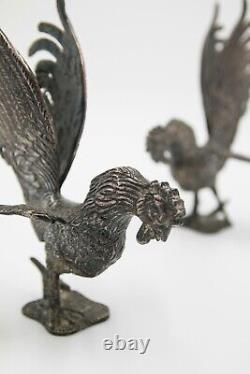 Paire de coqs de combat décoratifs en plaque d'argent vintage