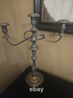Paire de grands candélabres en argent plaqué vintage à 3 bras, détails floraux bougeoirs
