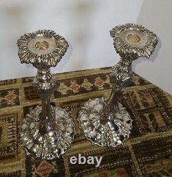 Paire de grands chandeliers vintage en argent plaqué MGS lourds et ornés, 13,5 pouces de haut, 4 livres