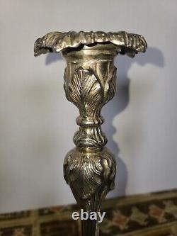 Paire de grands et lourds chandeliers en argent plaqué MGS ornés, mesurant 13,5 pouces de haut, pesant 4 livres