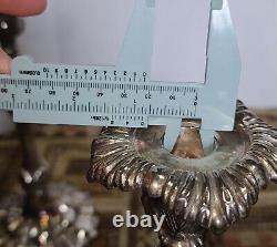 Paire de grands et lourds chandeliers en argent plaqué MGS ornés, mesurant 13,5 pouces de haut, pesant 4 livres