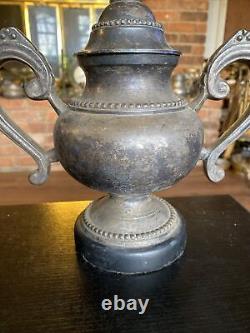 Paire de lampes de table de style urne en laiton plaqué argent vintage Sarreid LTD