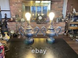 Paire de lampes de table de style urne en laiton plaqué argent vintage Sarreid LTD
