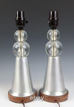 Paire de lampes de table en aluminium et lucite vintage, style moderne du milieu du siècle, ère de la machine, art déco.