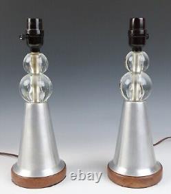 Paire de lampes de table en aluminium et lucite vintage, style moderne du milieu du siècle, ère de la machine, art déco.