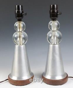 Paire de lampes de table en aluminium et lucite vintage, style moderne du milieu du siècle, ère de la machine, art déco.