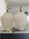 Paire De Lampes De Table En Verre Opalin Mcm Avec Jarre à Gingembre 14, Base En Argent Leviton Rétro