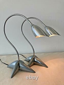 Paire de lampes en aluminium Dansk modernes vintage à col de cygne en forme de balle sur base en étoile mod de Louis Lara