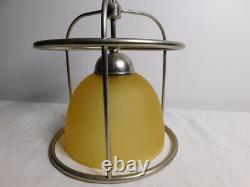 Paire de lampes en verre à dôme industriel Art Déco de 1933 en aluminium, réélectrifiées 8X11