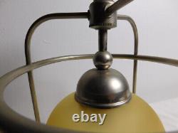 Paire de lampes en verre à dôme industriel Art Déco de 1933 en aluminium, réélectrifiées 8X11