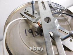Paire de lampes en verre à dôme industriel Art Déco de 1933 en aluminium, réélectrifiées 8X11
