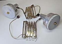 Paire de lampes murales en laiton et aluminium de style vintage du milieu du siècle avec diffuseur MCM
